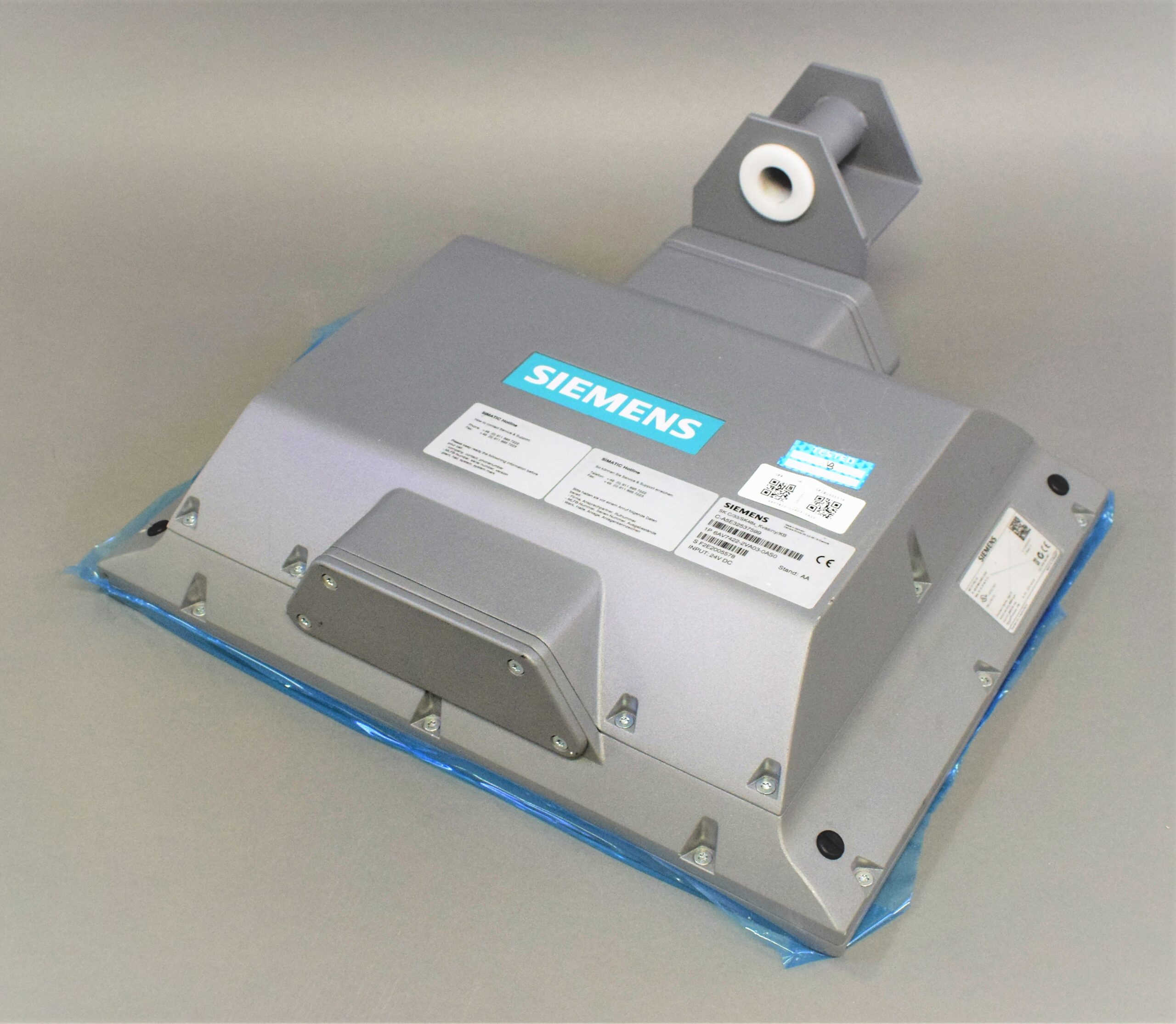SIEMENS 6AV7422-2VA03-0AS0 Operator Panel for Industrial Applications
